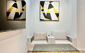 City Center - Next To Holiday Inn -2Br Apartment