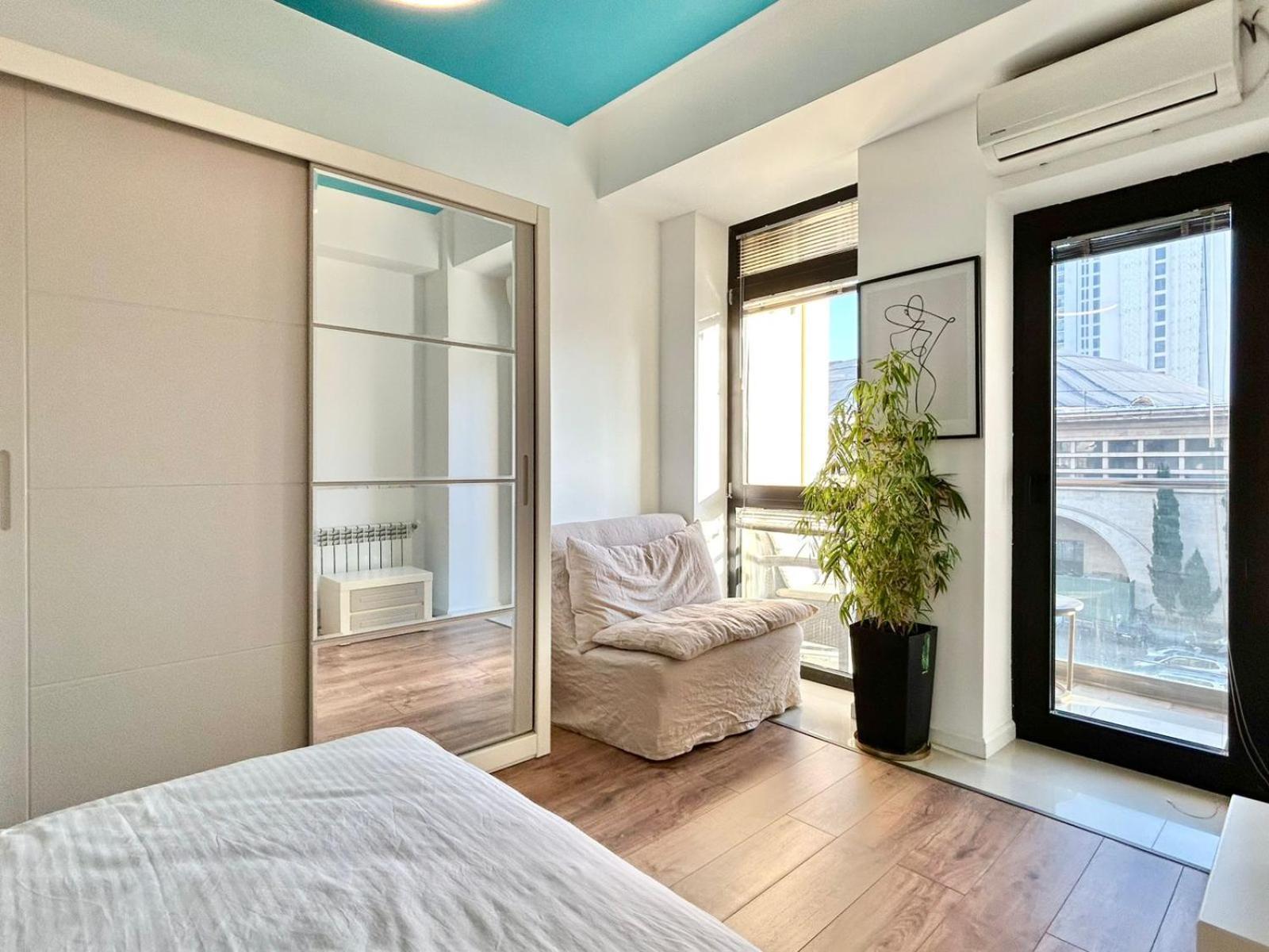 City Center - Next To Holiday Inn -2Br Apartment Тбилиси Экстерьер фото