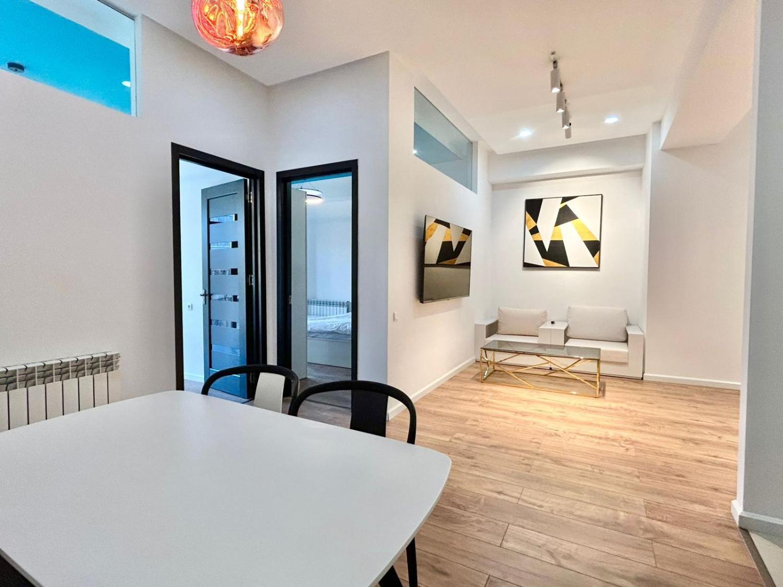 City Center - Next To Holiday Inn -2Br Apartment Тбилиси Экстерьер фото